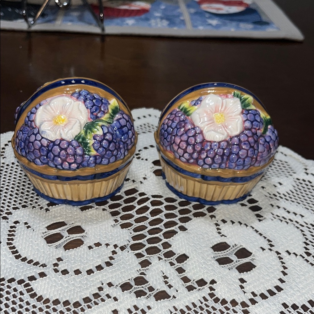 Fitz and Floyd Purple Grape Basket Salt and Pepper Shakers